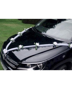 Guirlande tulle et roses blanches pour voiture