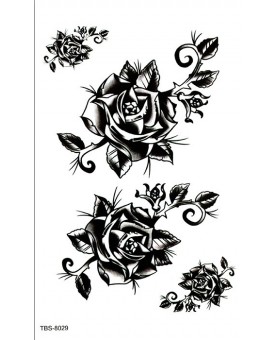 Tatouages roses en noir et blanc