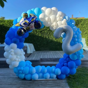 Retour sur notre déco du week-end avec une arche de ballons aux nuances de...
